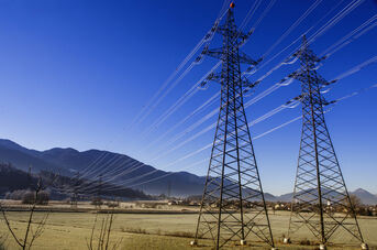 Nell'immagine si vede una costruzione per la sospensione delle linee elettriche aeree. 