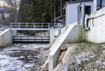 The picture shows the enclosure of the power station on the left bank of the Twengbach river