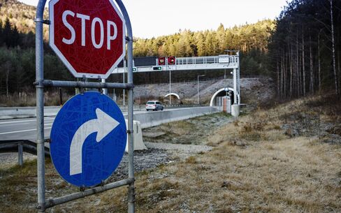 Nell'immagine si vedono due canne della galleria di Kroislerwand sull'A10, l'autostrada degli Alti Tauri. 